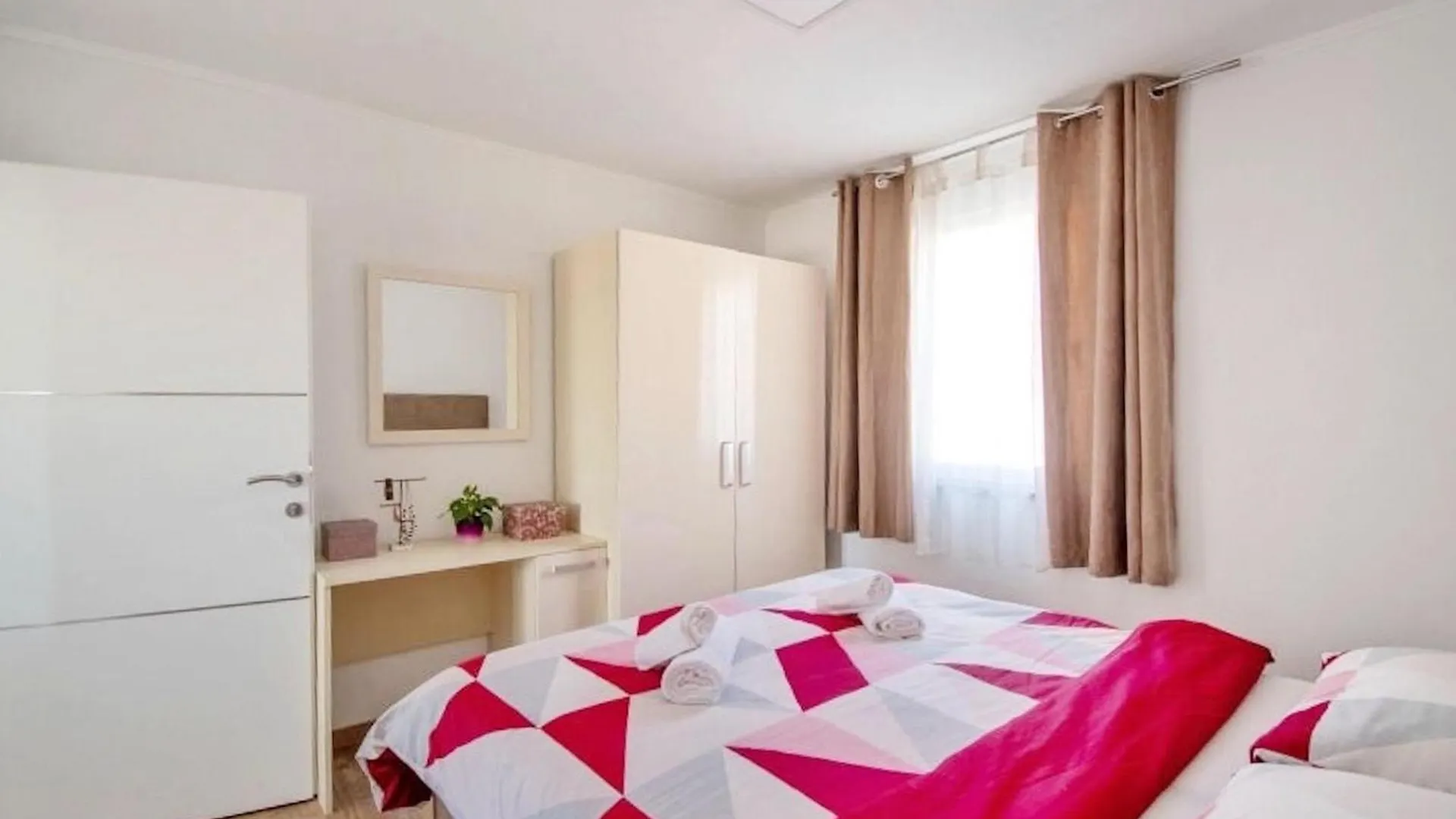 2 Bedroom Nice Home In Rovinj 0*,